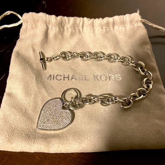 Beautiful Michael Kors charm bracelet! - Picture 1 of 2